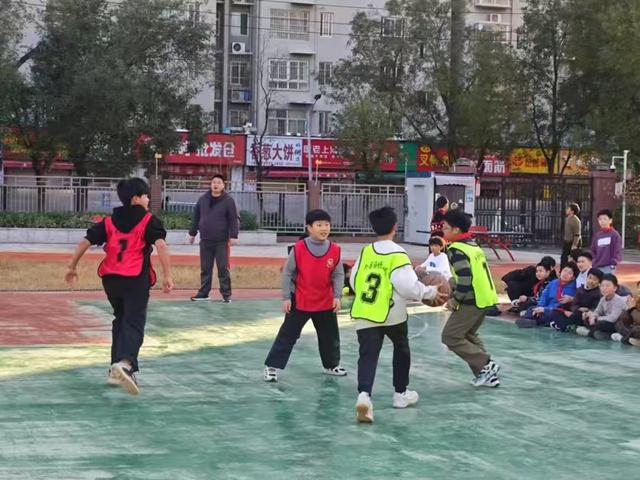 星空体育APP郑州管城区外国语牧歌小学：以特色体育课程绘牧歌教育华章(图2)